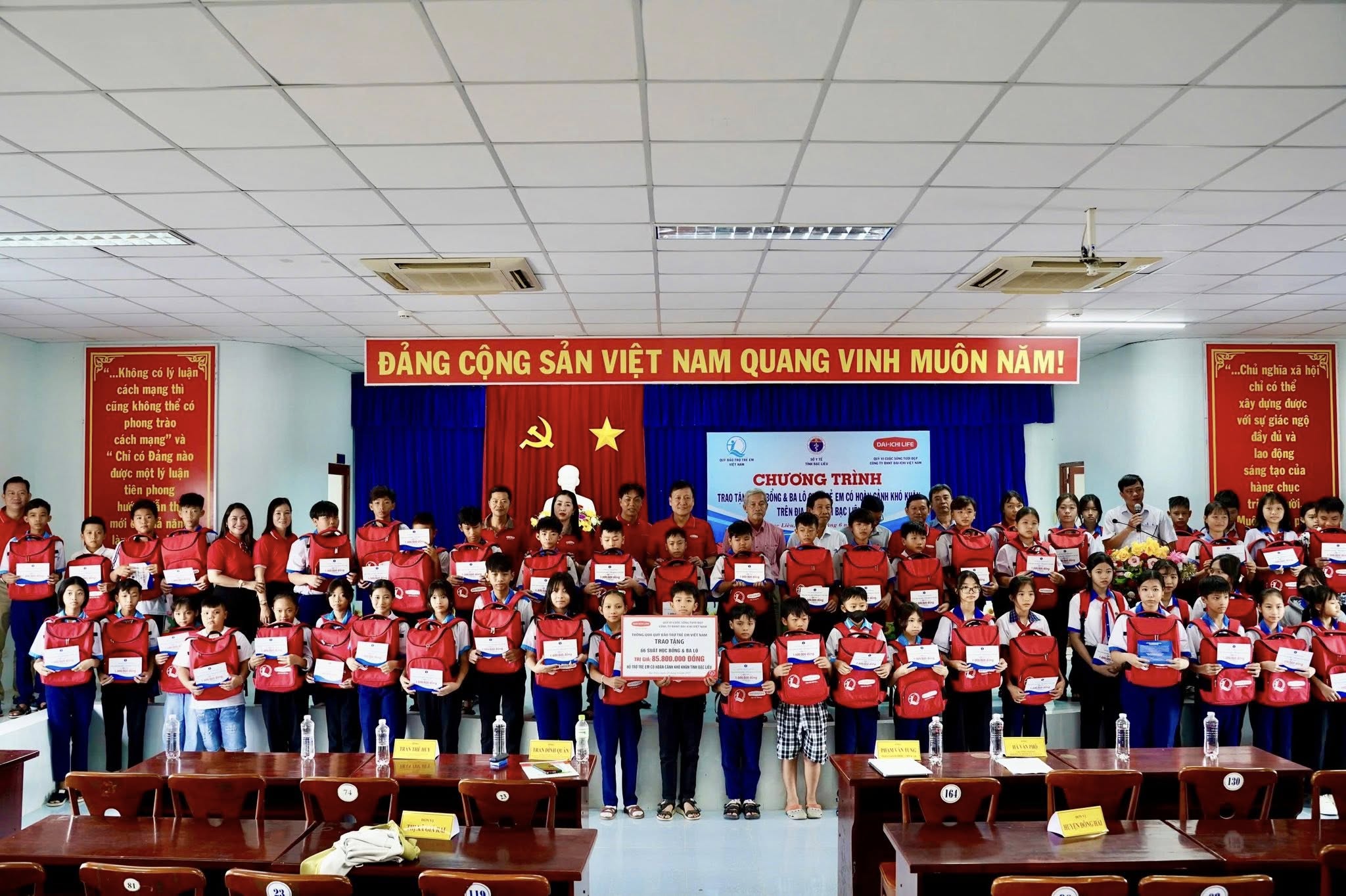 Dai-ichi Life Việt Nam phối hợp cùng Quỹ Bảo trợ Trẻ em Việt Nam, trao 66 suất quà khuyến học (bao gồm ba lô và 1 triệu đồng tiền mặt) với tổng trị giá hơn 85 triệu đồng cho 66 trẻ em có hoàn cảnh khó khăn trên địa bàn Huyện Đông Hải và Thị xã Giá Rai, Tỉnh Bạc Liêu.
